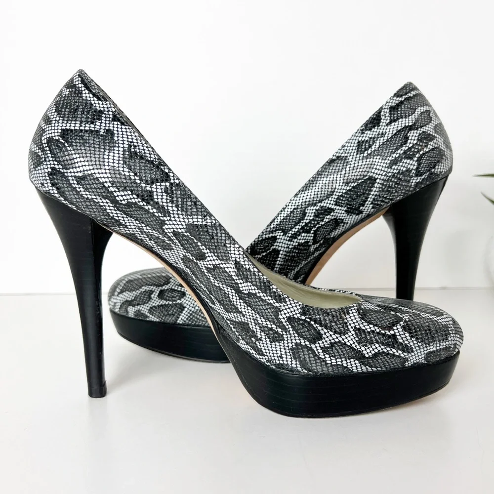 •STUART WEITZMAN• Animal Print Embossed Leather Round Toe Platform Pumps Size 6M